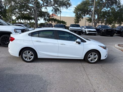 Used 2017 Chevrolet Cruze LT FWD image 8