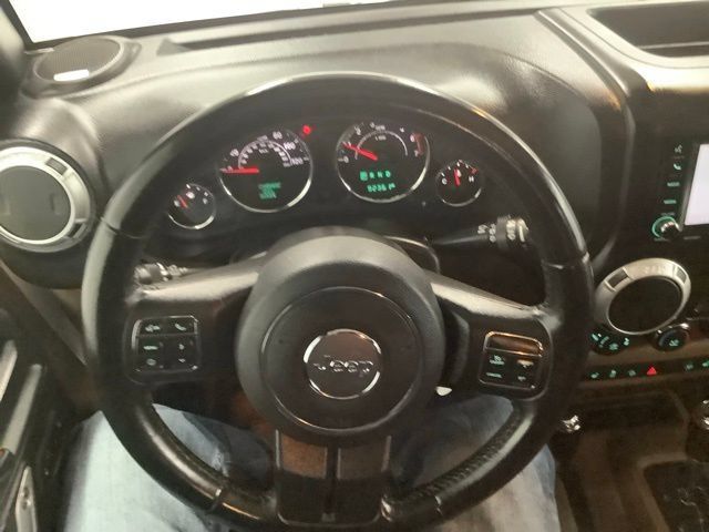 Used 2018 Jeep Wrangler Unlimited Sahara w/ Dual Top Group AWD/4WD image 16