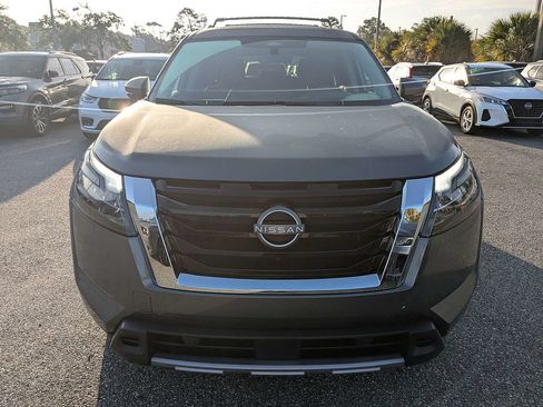 Used 2025 Nissan Pathfinder Platinum w/ Cargo Package AWD/4WD image 9