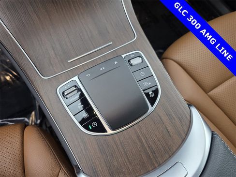 Used 2021 Mercedes-Benz GLC 300 GLC 300 image 24