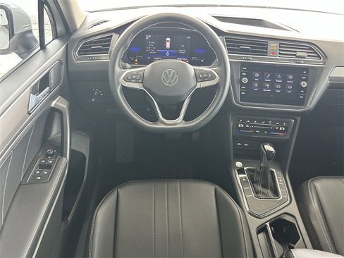 Certified 2022 Volkswagen Tiguan SE image 38