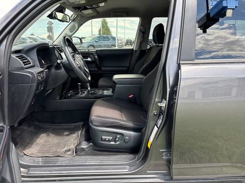 Used 2022 Toyota 4Runner TRD Off-Road AWD/4WD image 9