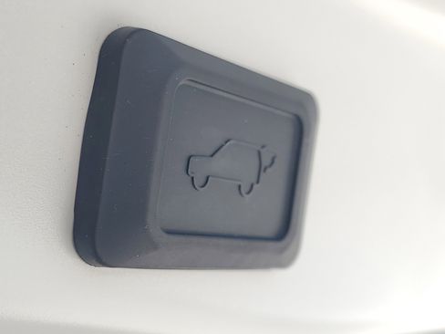 Used 2025 Toyota RAV4 XLE w/ Convenience Package FWD image 10