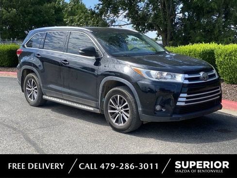 Used 2019 Toyota Highlander XLE FWD image 1