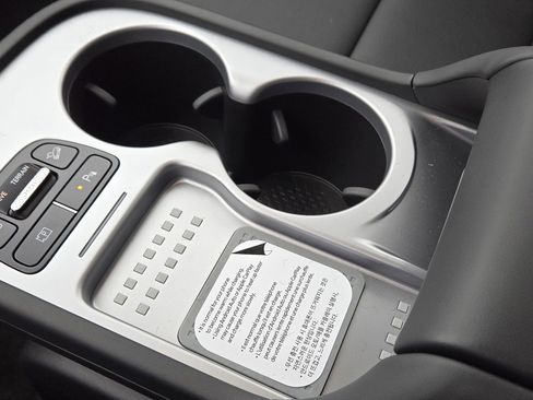 New 2026 Hyundai Ioniq 9 Calligraphy image 19