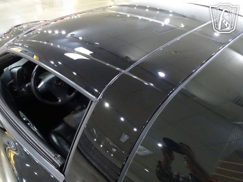 Used 2006 Chevrolet Corvette Coupe w/ Performance Package image 30