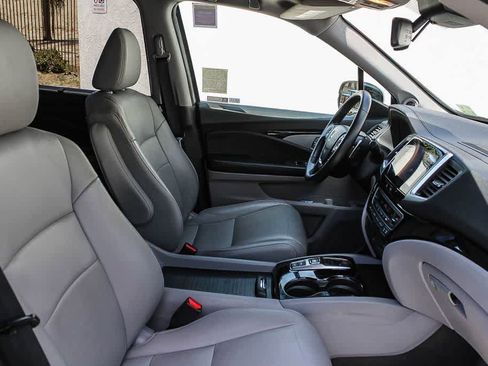 Used 2018 Honda Pilot Touring image 17