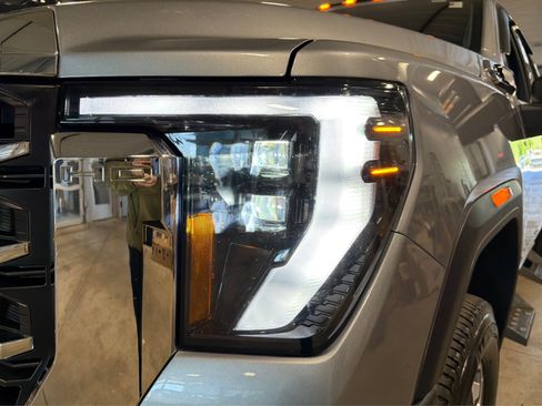 Used 2025 GMC Sierra 2500 SLE w/ SLE Value Package; AWD/4WD image 13