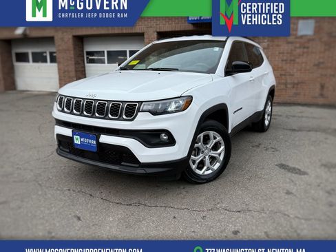 Used 2024 Jeep Compass Latitude image 1