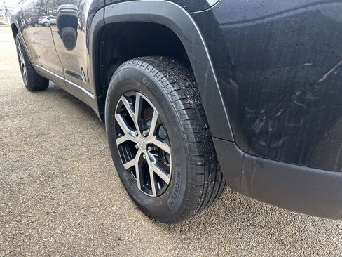 Used 2025 Jeep Grand Cherokee Limited w/ Luxury Tech Group II image 12