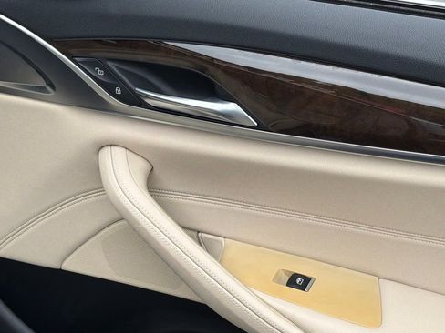 Used 2019 BMW 530e w/ Convenience Package RWD image 38