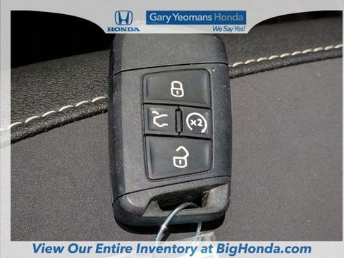 Used 2024 Volkswagen Taos SE image 32