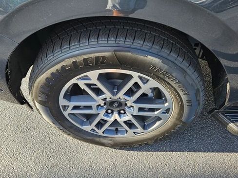 New 2025 Ford Expedition Active image 21