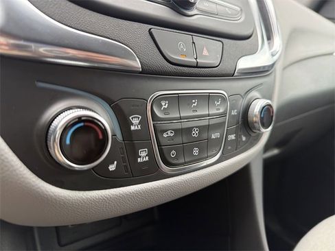Used 2024 Chevrolet Equinox LT image 19