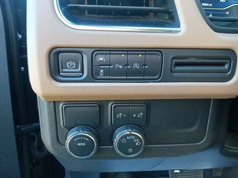 Used 2024 Chevrolet Suburban Premier RWD image 14