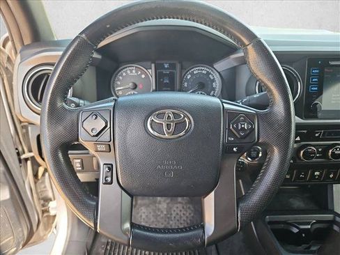 Used 2016 Toyota Tacoma TRD Sport AWD/4WD image 13