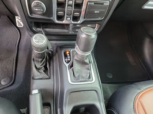 Used 2020 Jeep Wrangler Unlimited Sahara AWD/4WD image 32