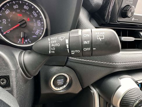 Used 2021 Toyota RAV4 XLE Premium AWD/4WD image 22
