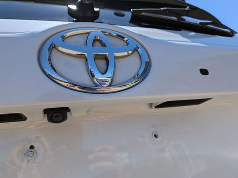 Used 2019 Toyota Highlander XLE AWD/4WD image 19