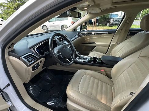 Used 2015 Ford Fusion SE w/ Equipment Group 502A FWD image 18