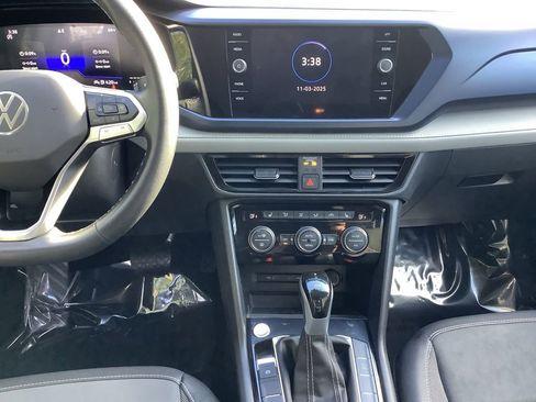 Used 2024 Volkswagen Taos SE image 16