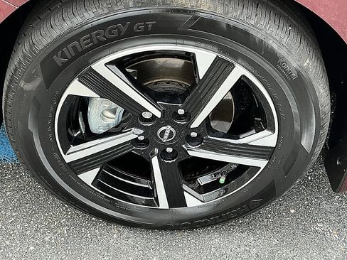 Used 2025 Nissan Sentra SV FWD image 8