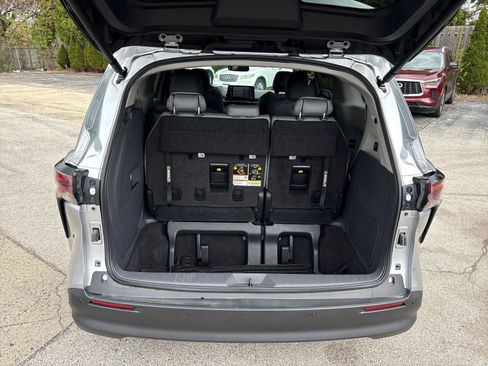 Used 2023 Toyota Sienna XLE AWD/4WD image 23