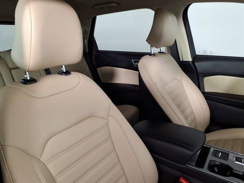 Used 2024 Ford Edge SEL w/ Convenience Package image 10