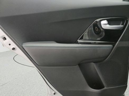 Used 2020 Kia Niro EX Premium FWD image 28