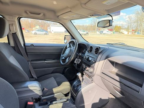 Used 2017 Jeep Patriot Sport w/ Power Value Group image 11