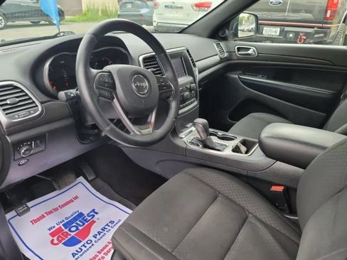 Used 2018 Jeep Grand Cherokee Laredo AWD/4WD image 12