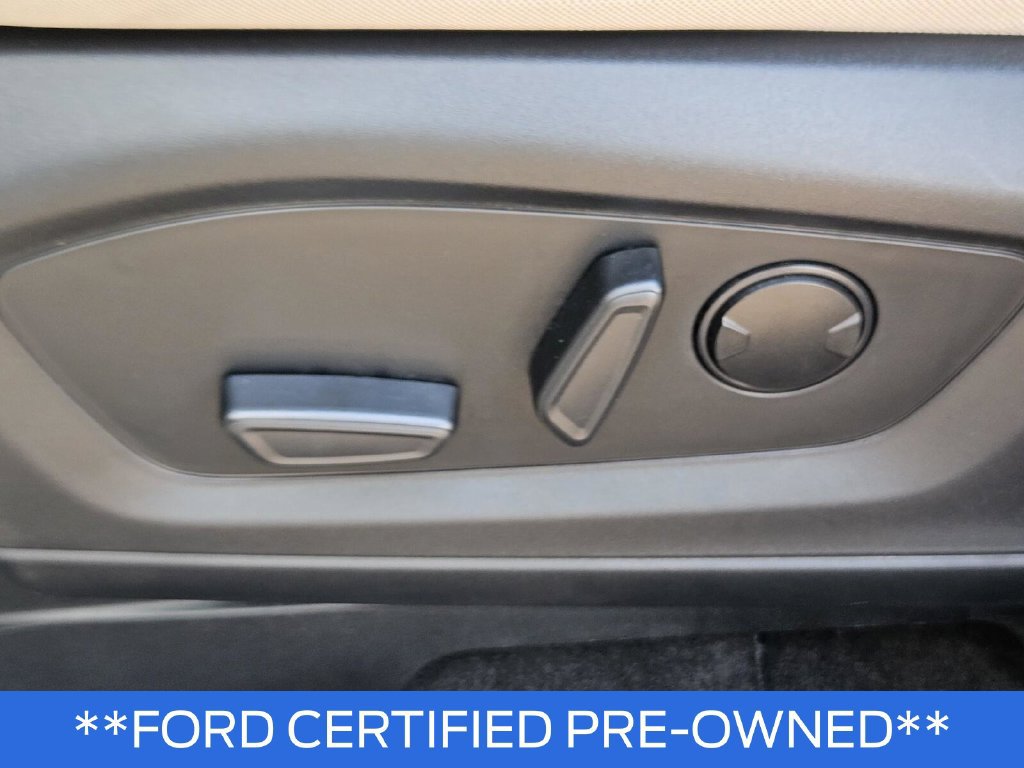 Used 2023 Ford Explorer XLT AWD/4WD image 19