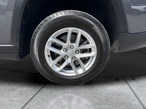 Used 2024 Jeep Grand Cherokee L Laredo RWD image 33