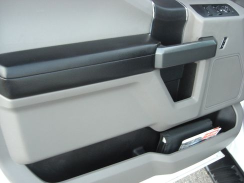 Used 2018 Ford F150 XLT w/ Trailer Tow Package image 21