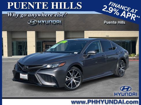 Used 2023 Toyota Camry SE image 1