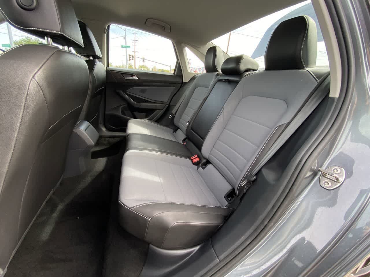 Used 2025 Volkswagen Jetta SE FWD image 22
