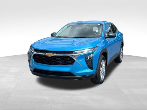 Used 2025 Chevrolet Trax LS image 8