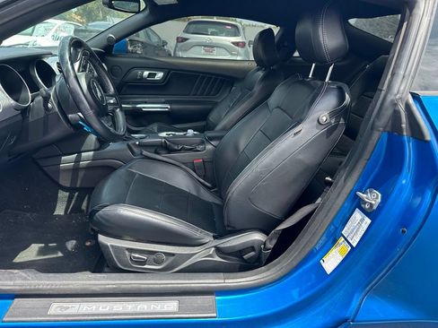 Used 2019 Ford Mustang Premium RWD image 7