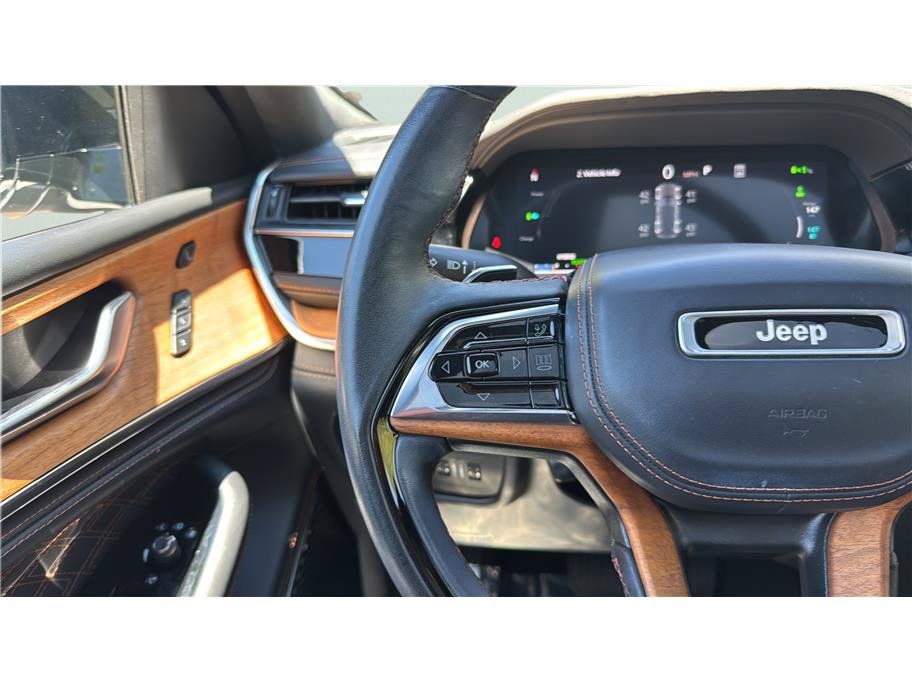 Used 2022 Jeep Grand Cherokee Summit AWD/4WD image 26