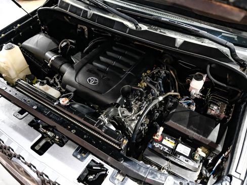Used 2019 Toyota Tundra SR5 w/ SR5 Upgrade Package AWD/4WD image 58