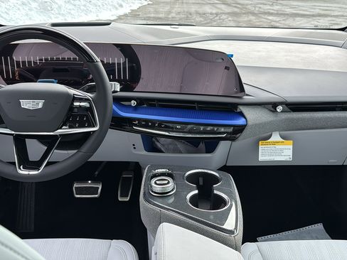 New 2026 Cadillac Optiq Luxury 2 image 8