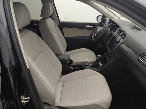 Used 2020 Volkswagen Tiguan SE w/ Panoramic Sunroof Package image 21