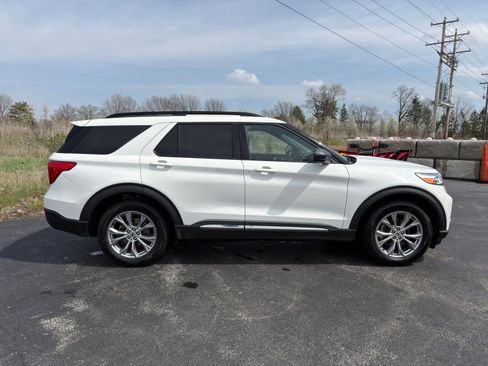 Used 2020 Ford Explorer XLT w/ Equipment Group 202A image 8