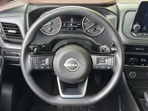 Used 2023 Nissan Rogue SV image 4
