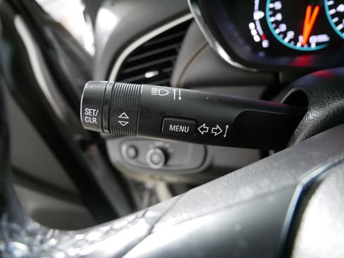 Used 2019 Chevrolet Trax LT w/ LT Convenience Package image 32