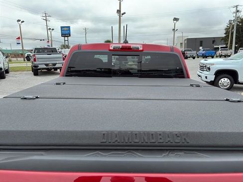 Used 2023 Chevrolet Colorado Z71 image 11