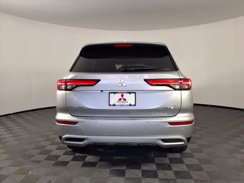 Used 2024 Mitsubishi Outlander SE image 6