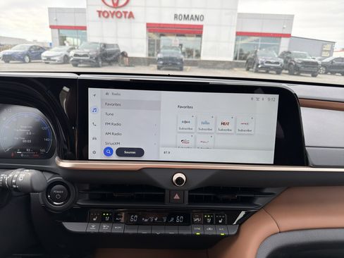 Used 2025 Toyota Crown Signia AWD/4WD image 19