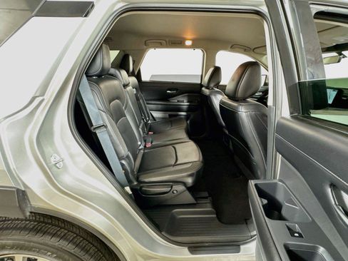 Used 2025 Nissan Pathfinder SL FWD image 27