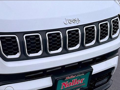 Used 2024 Jeep Compass Latitude image 28